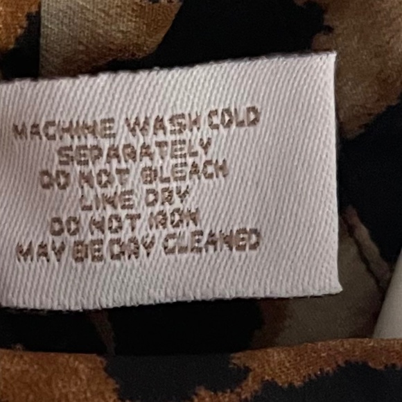 CHICO'S Leopard print blouse Chico’s size 1 - Picture 10 of 12